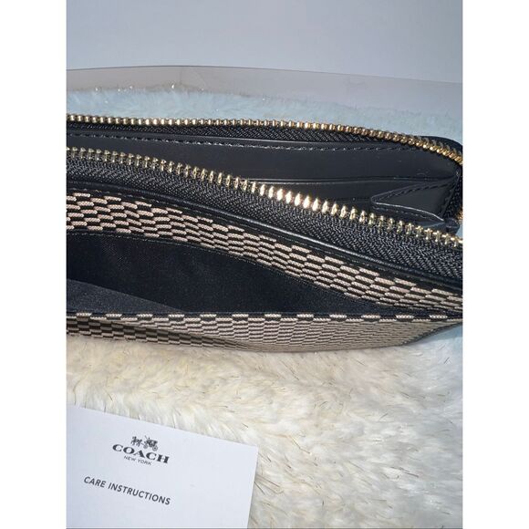 🔥🎁NWT! Coach Accordion Zip Arround Wallet Legacy Jacquard F13677 Msrp:$225.00 - Picture 4 of 5
